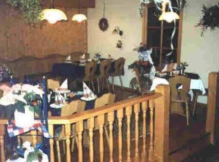 Hotel Restaurant Zur Krone Obersuhl Exterior photo