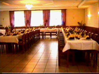 Hotel Restaurant Zur Krone Obersuhl Exterior photo