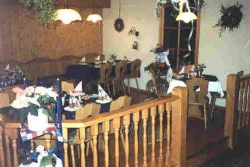 Hotel Restaurant Zur Krone Obersuhl Exterior photo