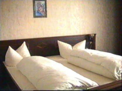 Hotel Restaurant Zur Krone Obersuhl Room photo